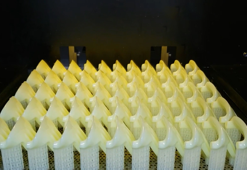 Who are the companies that realize batch manufacturing with 3D printing technology?